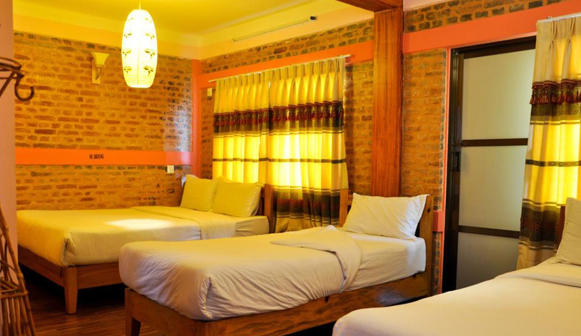 Hotel Everest Window View ناغاركوت المظهر الخارجي الصورة